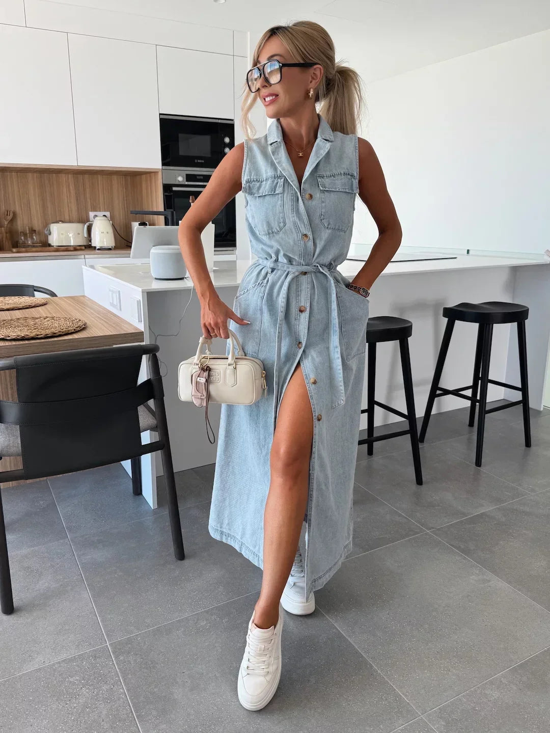 Delphine – Sleeveless Buttoned Denim Dress